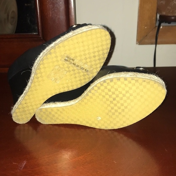 SOLD!! Authentic black leather Gucci wedges - Picture 2 of 7